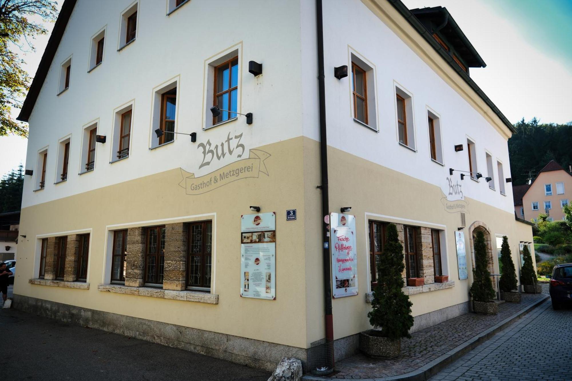 "Beim Butz" Hotel Worth an der Donau Exterior photo