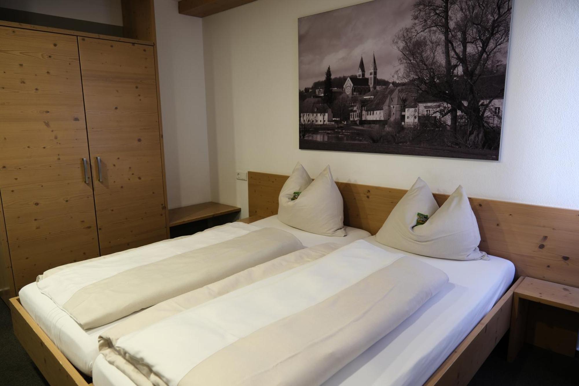 "Beim Butz" Hotel Worth an der Donau Exterior photo