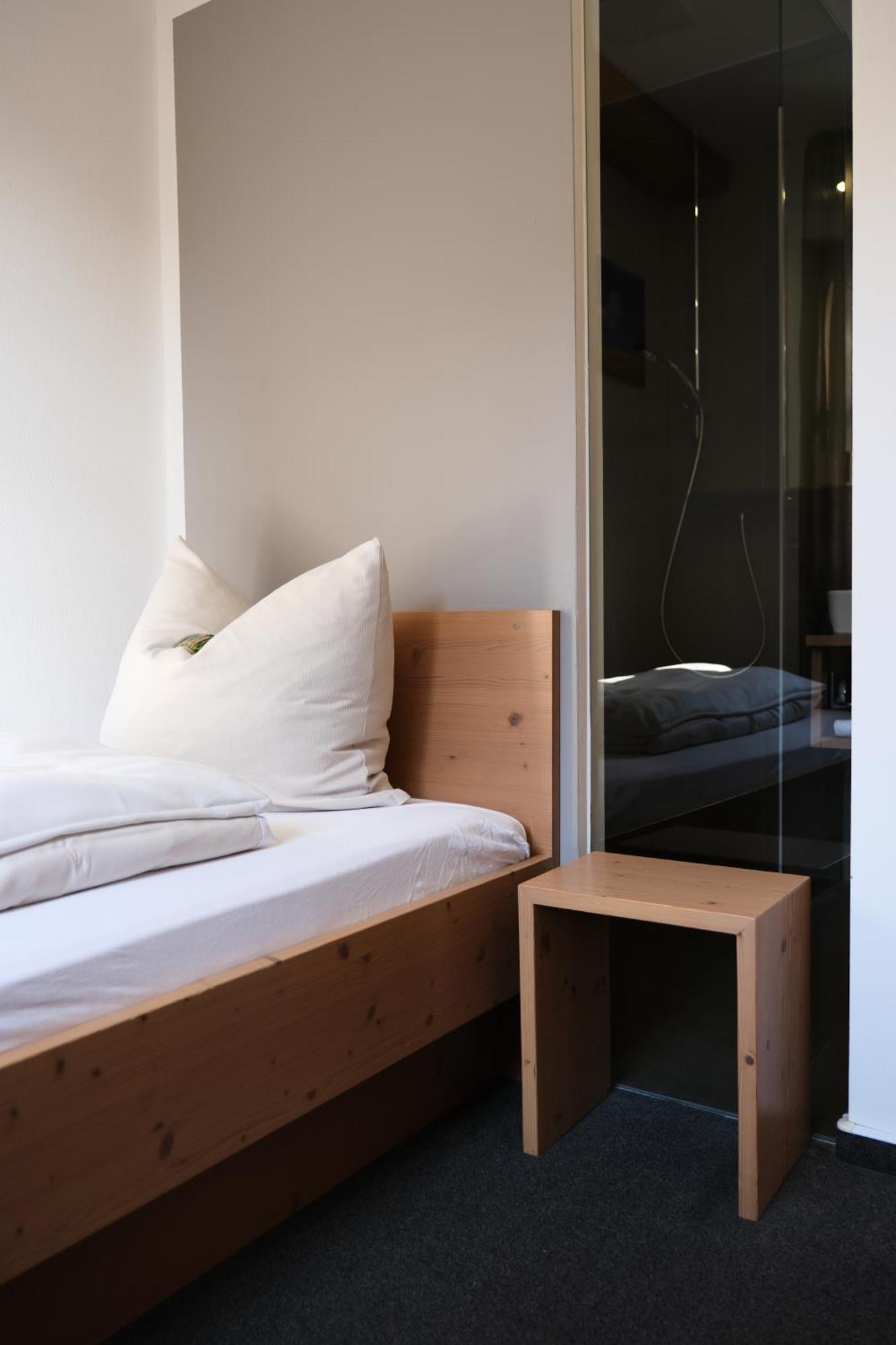 "Beim Butz" Hotel Worth an der Donau Exterior photo
