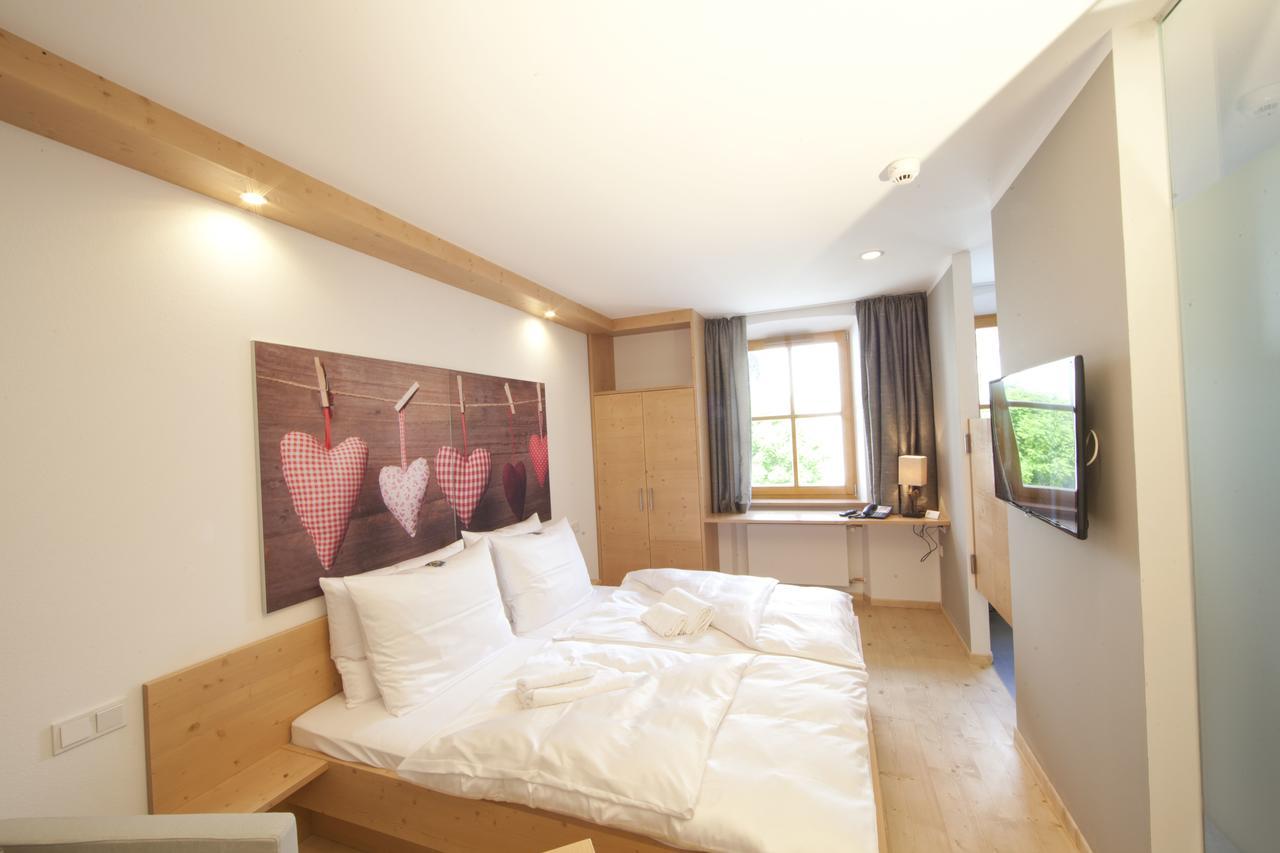 "Beim Butz" Hotel Worth an der Donau Exterior photo