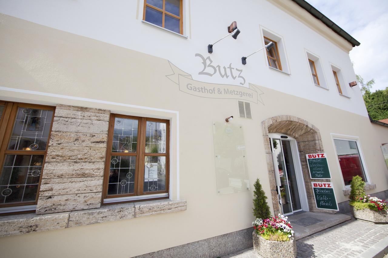 "Beim Butz" Hotel Worth an der Donau Exterior photo