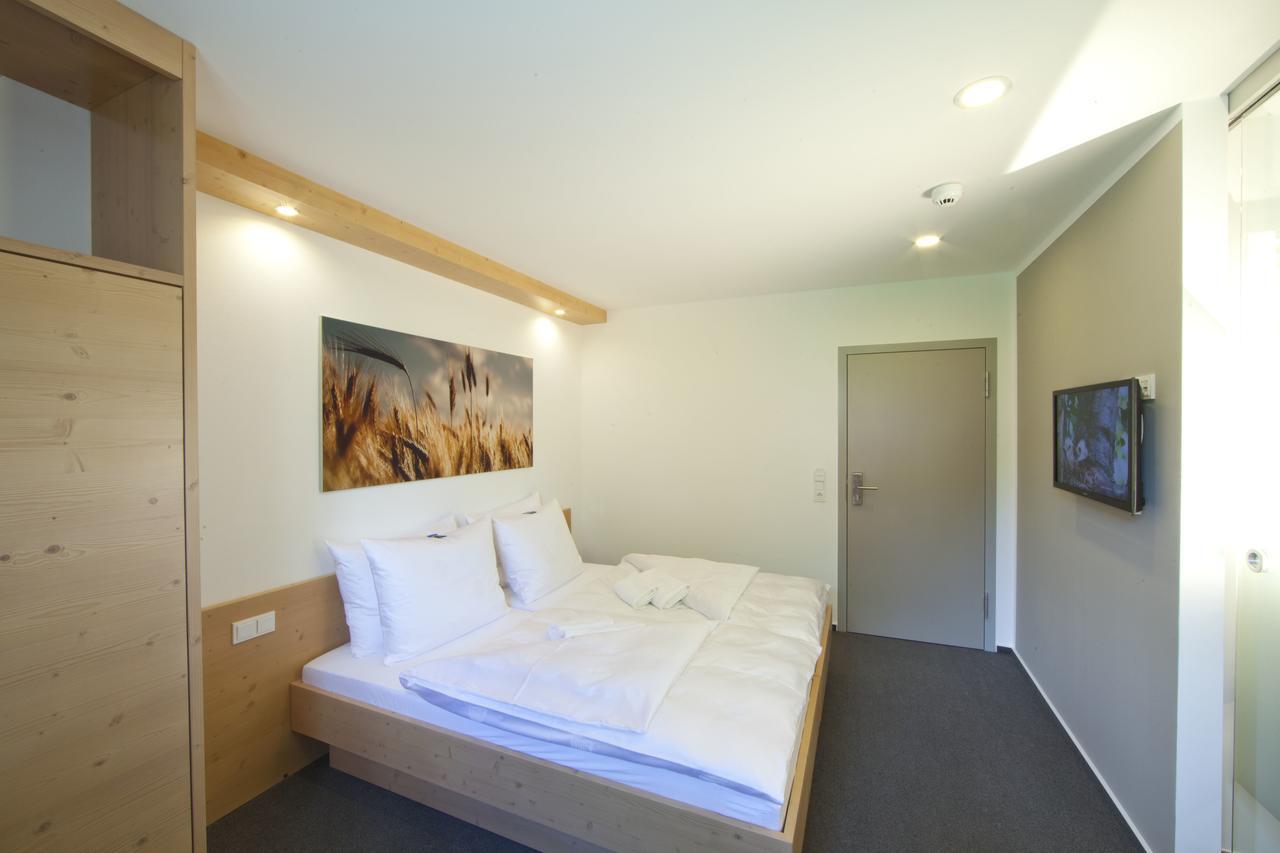 "Beim Butz" Hotel Worth an der Donau Room photo